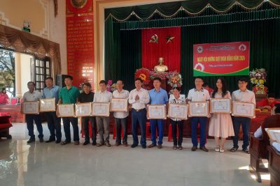 Hiến máu nhân đạo- Một nghĩa cử cao đẹp của thày, cô và nhân viên trường THPT Mỹ Tho